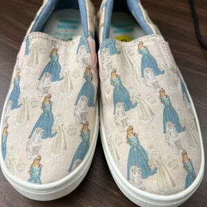DIsney x Toms Sleeping Beauty Slip on Shoes, Size 5 Y, Light Pink & Blue